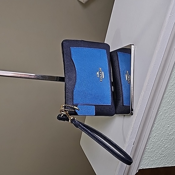 Coach Handbags - Coach 65141 Corner Zip Wristlet In Colorblock Leather Denim Blue/Navy EUC